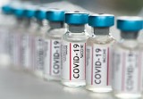Przyjął 217 dawek szczepionek przeciw COVID-19! W jakim jest teraz stanie?
