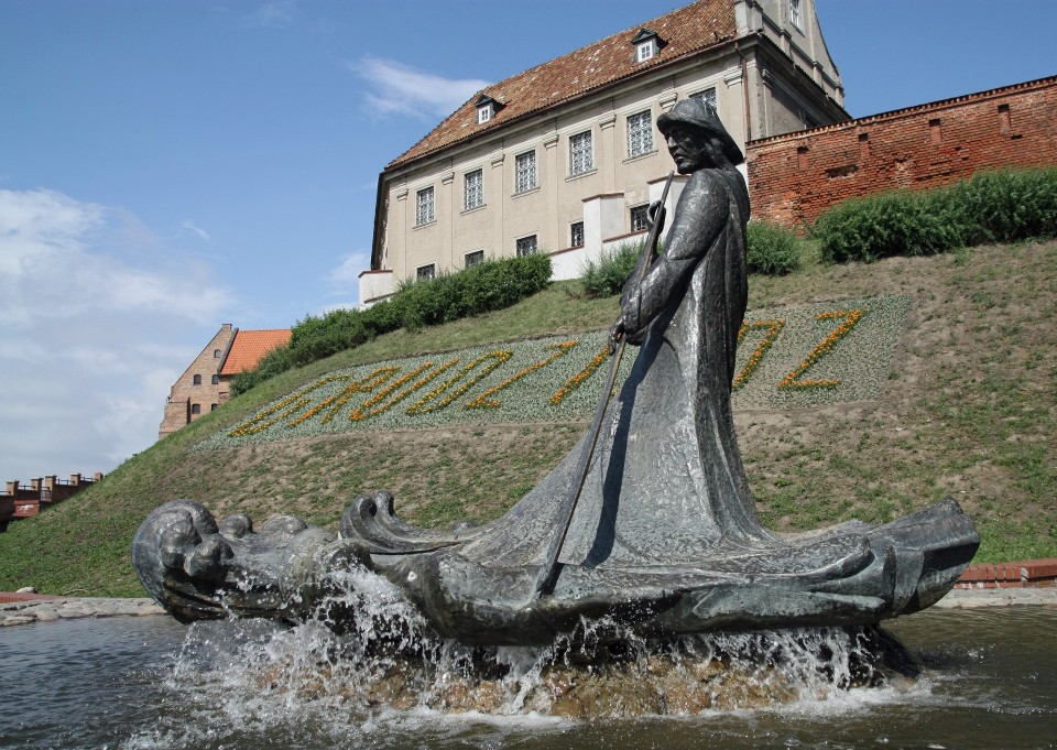 Rzeźba Fliska pełniła przed kilkoma laty funkcję fontanny....