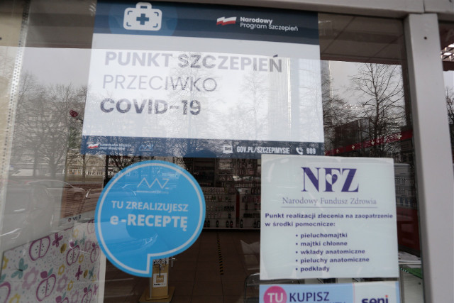 COVID-19 w Podlaskiem: coraz więcej chorych, ruszają szczepienia