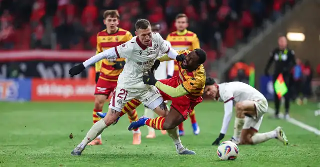 Jagiellonia Białystok. O odejściu Afimico Pululu znowu głośno, ale czy opłaca się go sprzedawać?