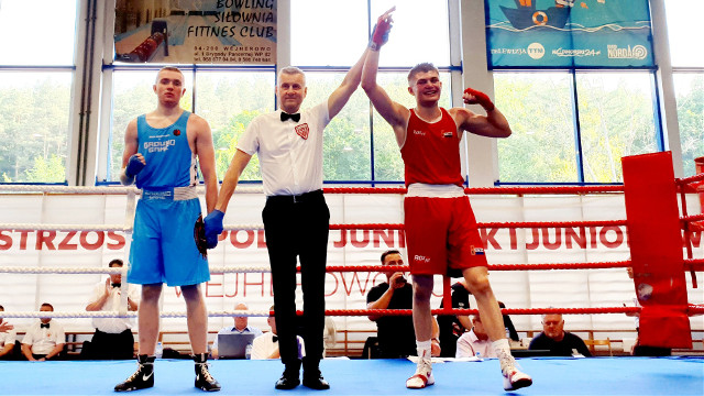 Adam Bagiński mistrzem Polski juniorów w boksie. Remis Łukasza Szczepaniaka w Berlinie