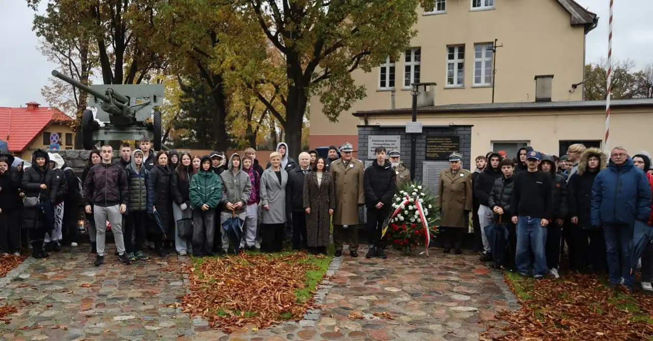genera-broni-s-awomir-owczarek-odwiedzi-pleszew-najpierw-z-o-y