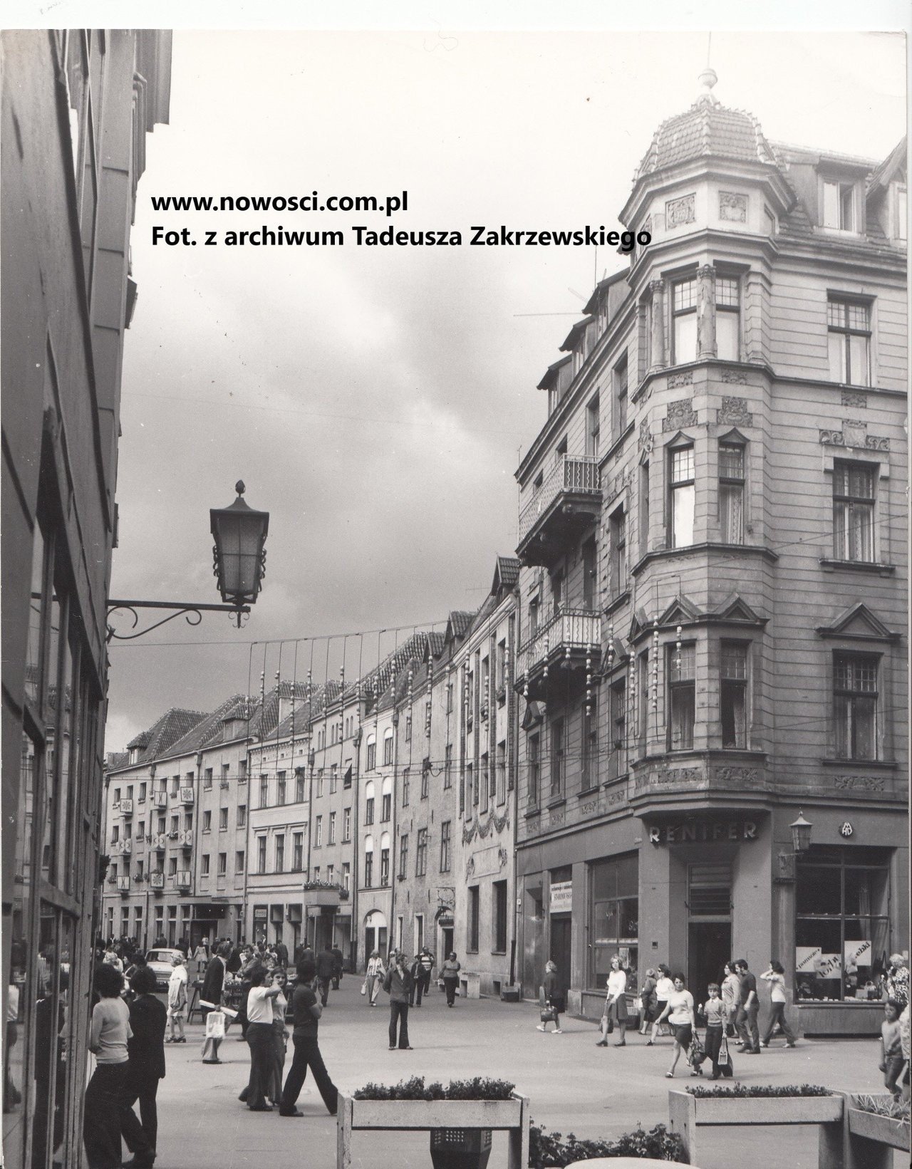 sklepy-w-toruniu-w-czasach-prl-i-latach-90-zakupy-w-reniferze-miko