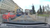 Slalom między pasażerami na przystanku wiedeńskim w Bydgoszczy! Mamy wideo