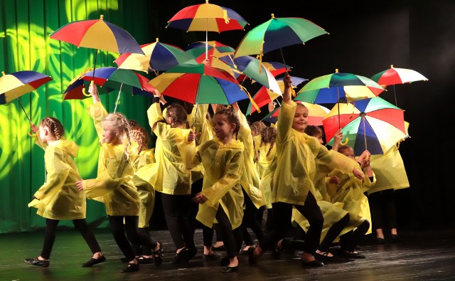 Taniec do "Deszczowej piosenki" wykonały dzieci z Grudziądzkiego Teatru Tańca. Zobaczcie inne występy >>>>