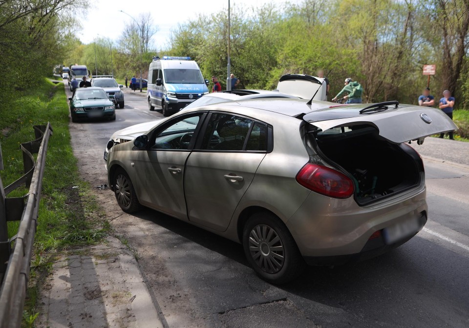 Po wypadku na ul. Sanockiej w Przemyślu, policja zablokowała przejazd drogą krajową nr 28 [ZDJĘCIA]