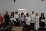 Pierwsze stypendia naukowe 2024 dla uczniów z Aleksandrowa Kujawskiego. Zdjęcia