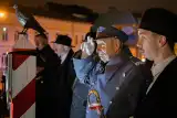 East Side Story. O świętowaniu, lataniu i paleniu