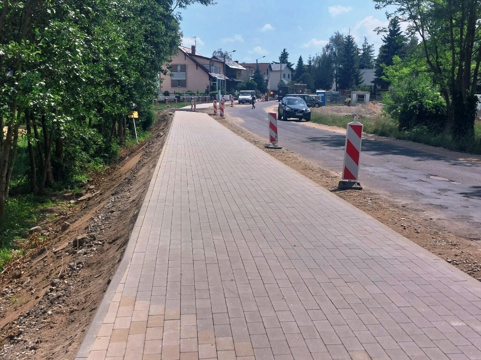 Powiat leszczyński modernizuje ulicę Grotnicką we Włoszakowicach. Kawałek drogi prowadzącej do Boszkowa będzie jak nowy 