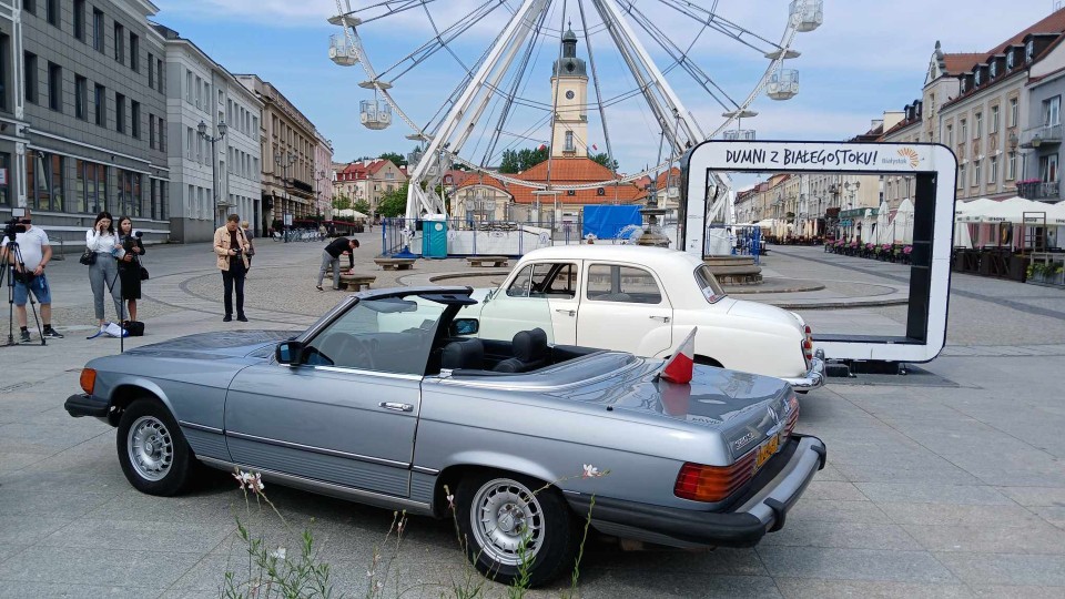 Stare samochody na Rynku Kościuszki