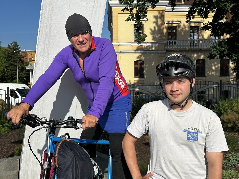Mikołaj Nawłatyna na rowerze jedzie do Ukrainy