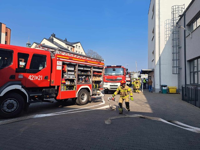 Ćwiczebny alarm przeciwpożarowy w firmie Adriana w Chełmnie