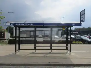 Czarne zastąpią czerwone. Będzie 90 nowych wiat przystankowych