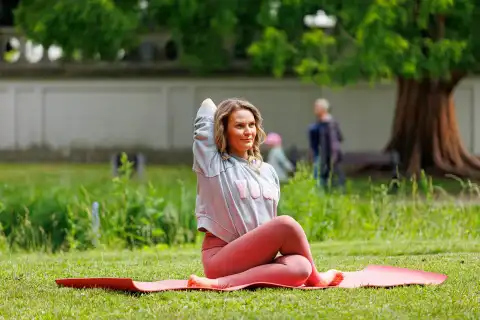 Joga na wakacjach, czyli czas na relaks i odpoczynek w plenerze