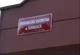 Koszmar we wsi w gminie Suwałki. Dwoje ludzi miało przez lata żyć w ukryciu. Zarzuty usłyszała matka i siostra pokrzywdzonych