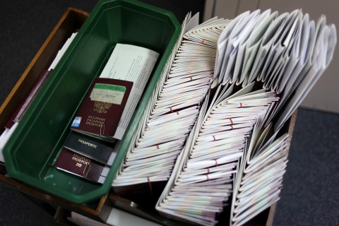 Mieszkańcy Inowrocławia po paszport muszą jeździć do innych miast. Do kiedy?