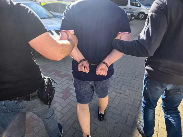 Policjanci zatrzymali dwóch oszustów, którzy oszukali białostocką seniorkę