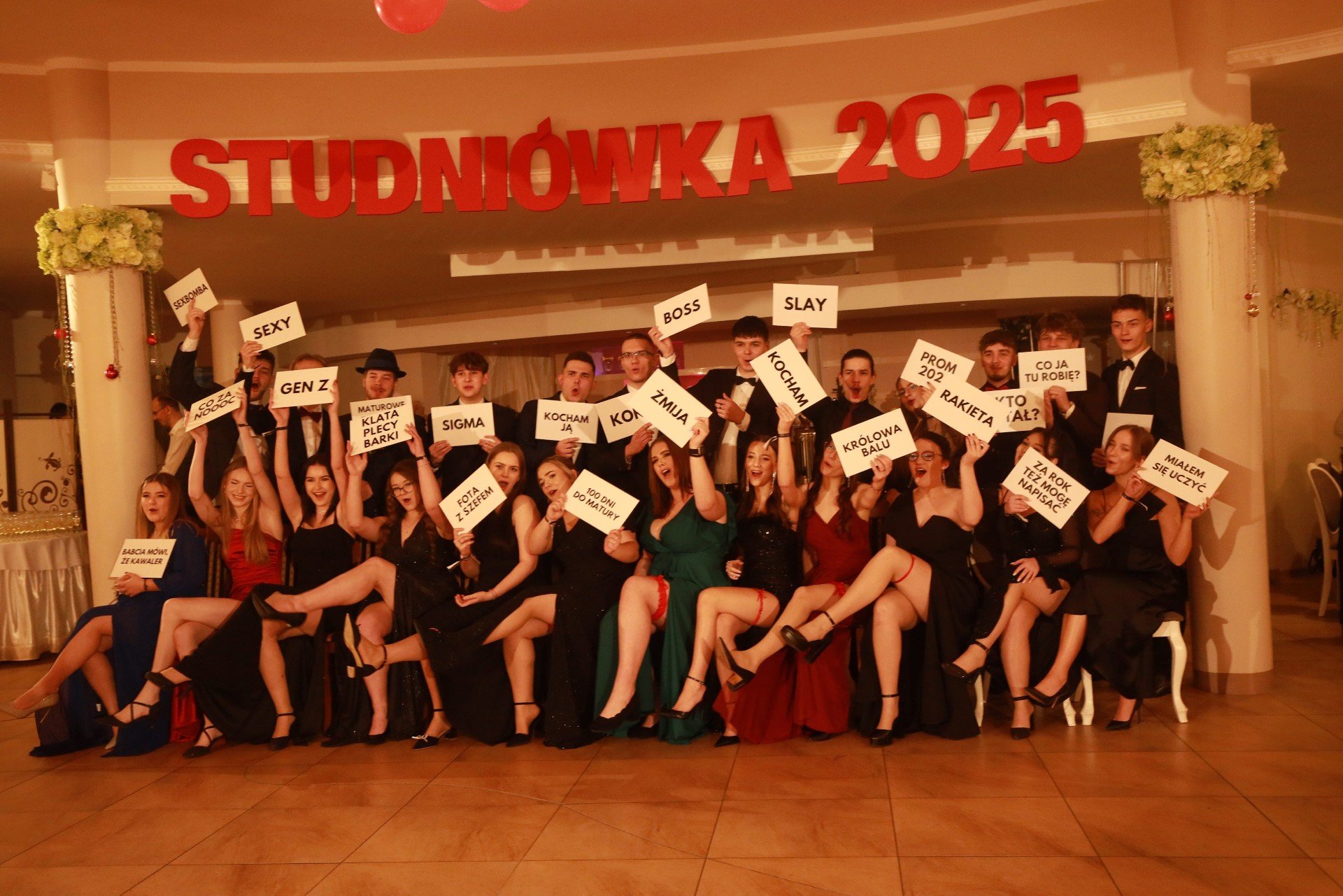 Studniówka 2025 maturzystów Powiatowego Zespołu Szkół nr 2 w Pszczynie