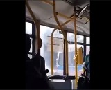 Płyn chłodniczy lał się w autobusie. Chwile grozy na ul. Grochowskiej w Poznaniu