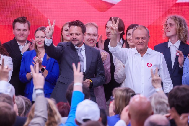  Premier Donald Tusk i prezydent Warszawy Rafał Trzaskowski PAP/Leszek Szymañski