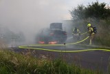 Pożar auta w Wełnicy! Droga do Gniezna zablokowana