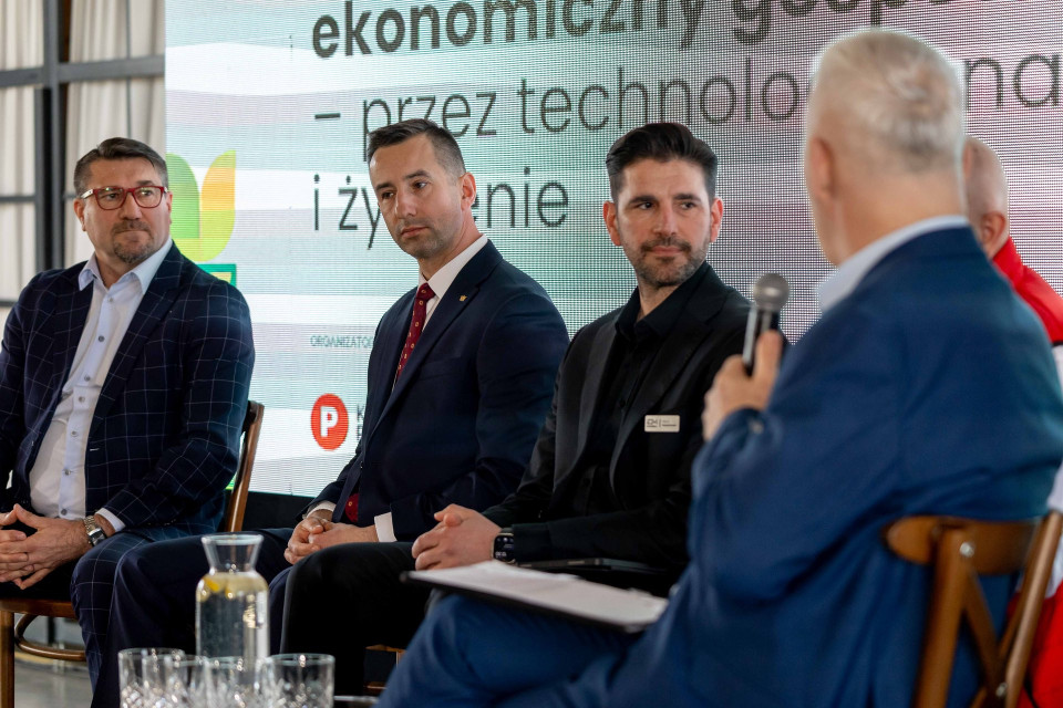 Marcin Szepietowski z firmy Euromilk podczas I Forum Rolniczego Województwa Podlaskiego