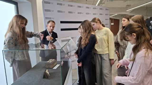 Eksponat Miesiąca w Muzeum Pamięci Sybiru. W marcu to szkatułka i kartka z życzeniami związane z historią Czesławy Bułkowskiej