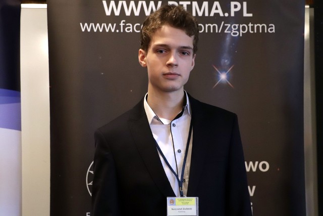 W tym roku zwycięzcą OMSA został Krzysztof Zieliński z I LO w Kołobrzegu, którzy wygłosił referat "Fotometryczne obserwacje tranzytów planet pozasłonecznych. Analiza z użyciem AstroImageJ" 