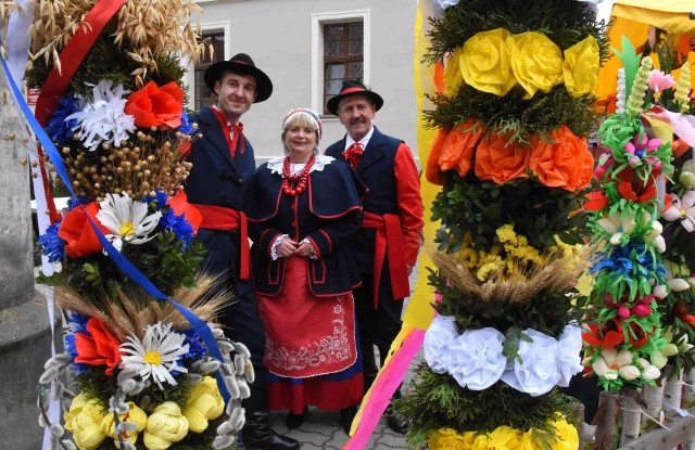 Tradycyjnie, w niedzielę palmową, pod Urzędem Gminy w Inowrocławiu zorganizowany został Festyn Wielkanocny - Tradycje ludowe na Kujawach