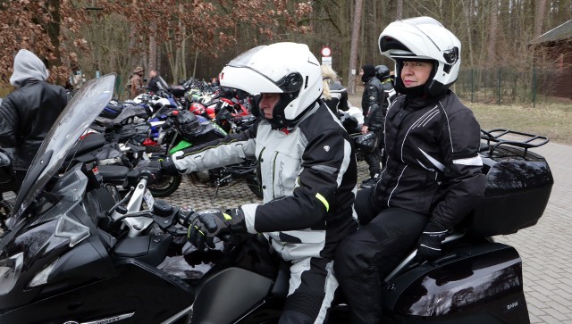 Nad Jeziorem Rudnickim odbyła się tradycyjna Motomarzanna czyli powitanie wiosny i sezonu motocyklowego 2024