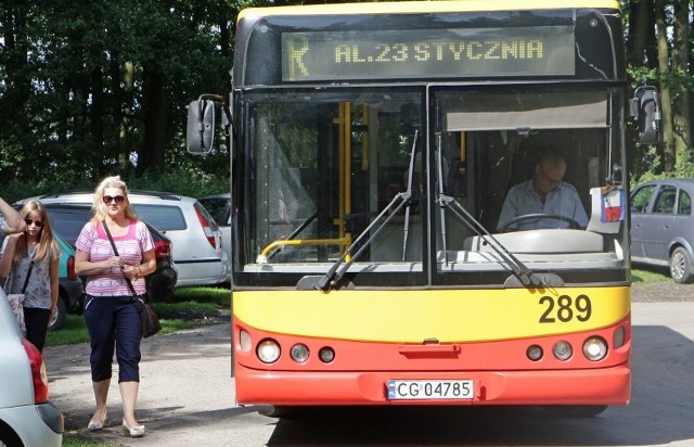 Linia "R" do plaży miejskiej w Rudniku i "Delfin" oraz linie 4 i 11 do plaży w Tarpnie startują od 1 maja