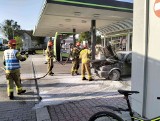 Na stacji benzynowej w Świeciu palił się samochód. Pomogli przechodnie - zdjęcia