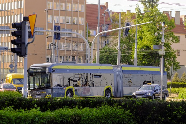 MPK Poznań ogłosiło przetarg na autobusy elektryczne i wodorowe. Na zdjęciu testowany w Poznaniu nowy Solaris Urbino IV electric, z większą ilością miejsca dla pasażerów i wyjątkowo dużym zasięgiem na jednym ładowaniu, nawet 600 km