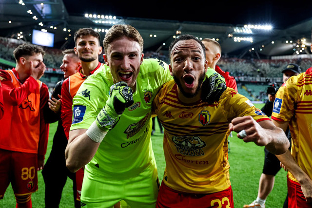 Legia - Jagiellonia 0:1. Działo się na meczu i po nim. Ile powinno być karnych, czerwonych kartek i czy sędzia to rasista?