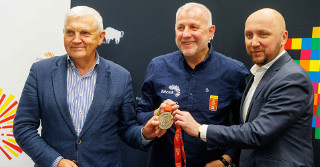 Na pustyni promował Podlaskie. Jarosław Kazberuk po raz dziesiąty ukończył Rajd Dakar