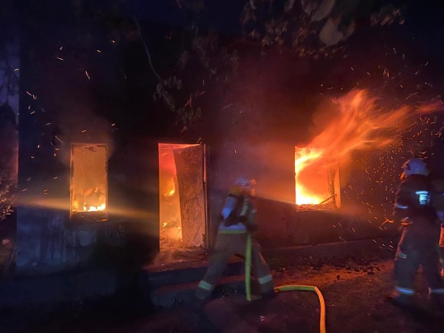 Strażacy gasili pożar budynku mieszkalnego w Pilewicach