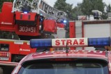 Wypadek w gminie Aleksandrów Kujawski. Mężczyzna wpadł do maszyny do cięcia kartonów