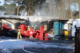 Groźny pożar w hurtowni na Botanicznej we Włocławku. Zdjęcia, wideo