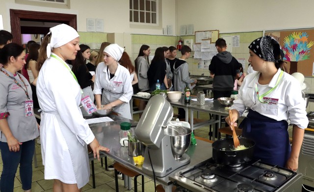 W Zespole Szkół Gastronomiczno - Hotelarskich w Grudziądzu, absolwenci klas ósmych mieli okazję zapoznać się z ofertą edukacyjną tej placówki. Zobaczcie zdjęcia>>>>