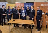 Podpisano umowy na pierwsze odcinki drogi ekspresowej S10 ze Szczecina do Piły. Zobaczcie wizualizacje 