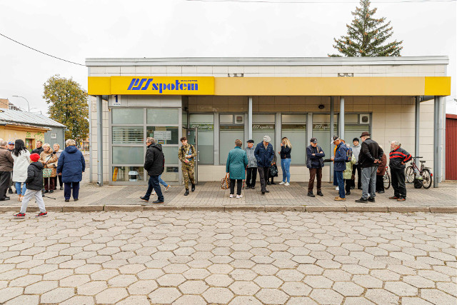 Mieszkańcy osiedla Nowe idą do prezesa PSS Społem Białystok. Pytają, co dalej z ich sklepem