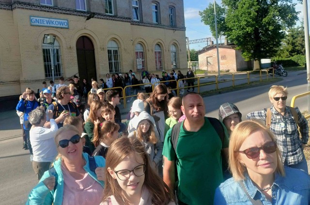 Ponad 120 turystów pieszych i rowerowych uczestniczyło w Rajdzie Szlakiem gen. Władysława Sikorskiego. Głównym organizatorem imprezy był Oddział PTTK w Inowrocławiu