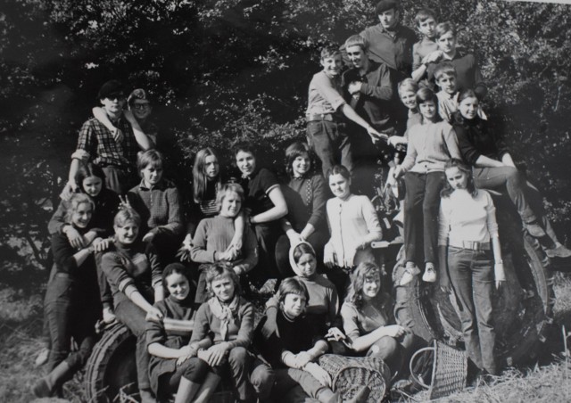 Szkoła w Marszewie i jej uczniowie na unikatowych fotografiach z lat 60. i 70.