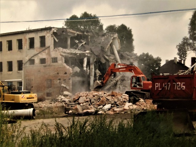 Burzenie zakładów Goplana przy ulicy Królowej Jadwigi w Lesznie