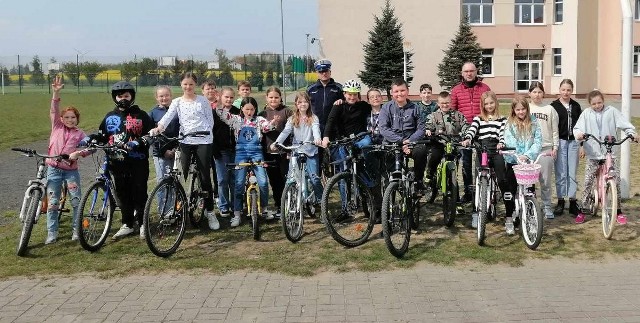Uczniowie Szkoły Podstawowej nr 5 w Żninie zdawali egzamin na kartę rowerową.