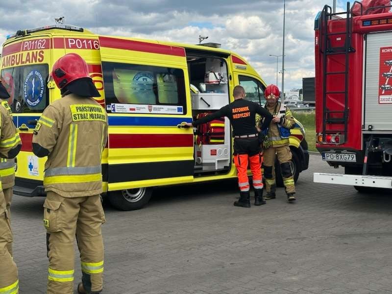 Zderzenie dwóch samochodów na DW 434 w Zbrudzewie. Dziecko podróżujące jednym z aut trafiło do szpitala