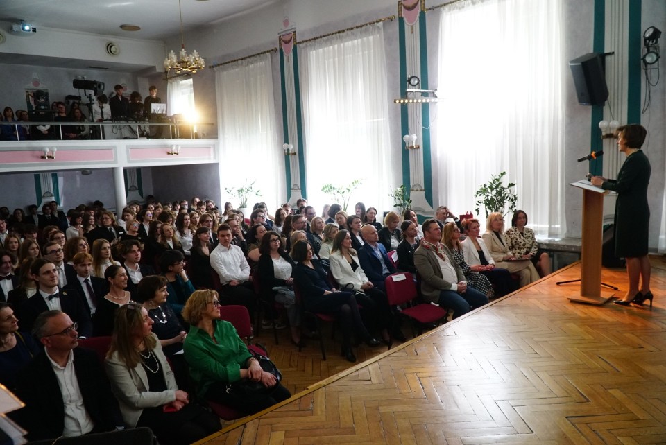Maturzyści z II LO w Poznaniu zakończyli rok szkolny.