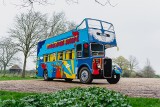 Kultowy, psychodeliczny autobus Paula McCartneya z trasy "Wings Over Europe" wystawiony na aukcji
