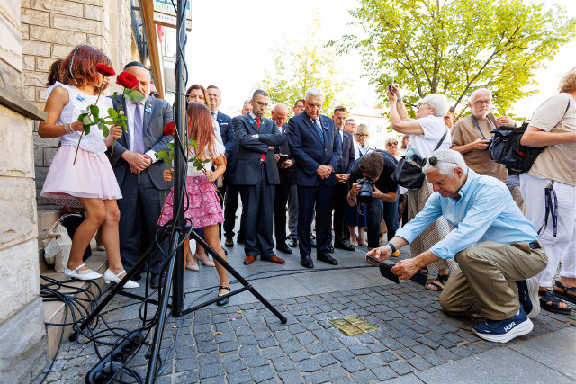Odsłonięto kolejne „kamienie, o które się potykamy”. Przypominają o rodzinie Kracowskich