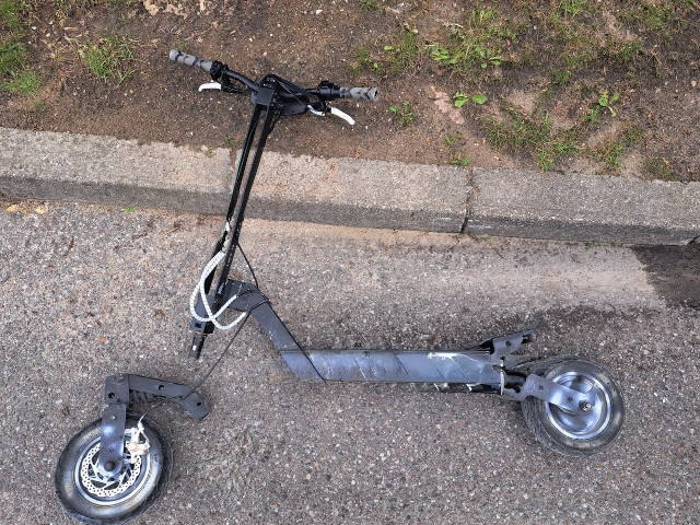 Groźny wypadek na hulajnodze elektrycznej. 14-latek trafił do szpitala